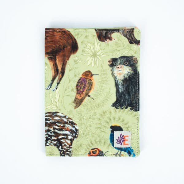 Porta Pasaporte - Fauna Silvestre en las Montañas de Fuego - Día